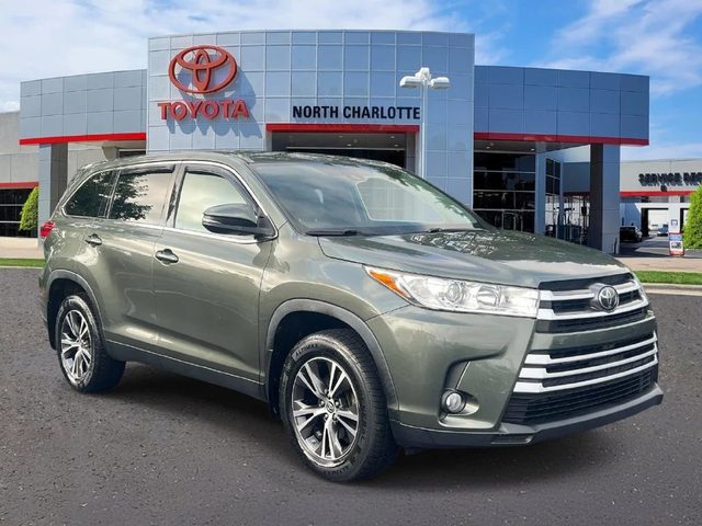 2019 Toyota Highlander LE Plus FWD photo