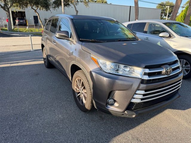 2019 Toyota Highlander XLE FWD photo