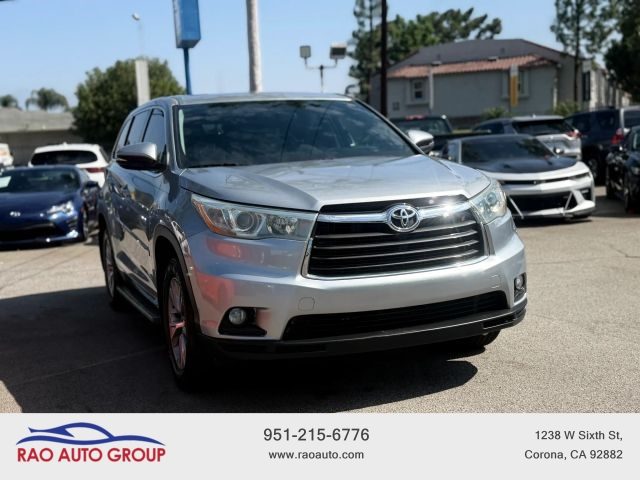 2016 Toyota Highlander LE Plus FWD photo