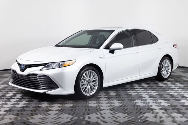 2019 Toyota Camry Hybrid XLE FWD photo