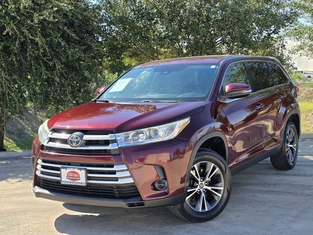2019 Toyota Highlander LE FWD photo