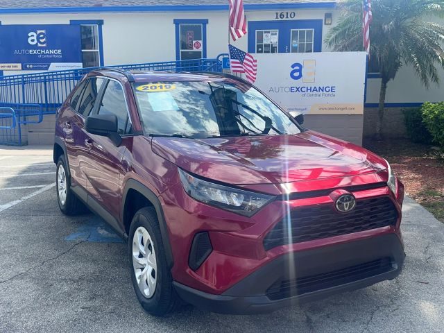 2019 Toyota RAV4 LE FWD photo