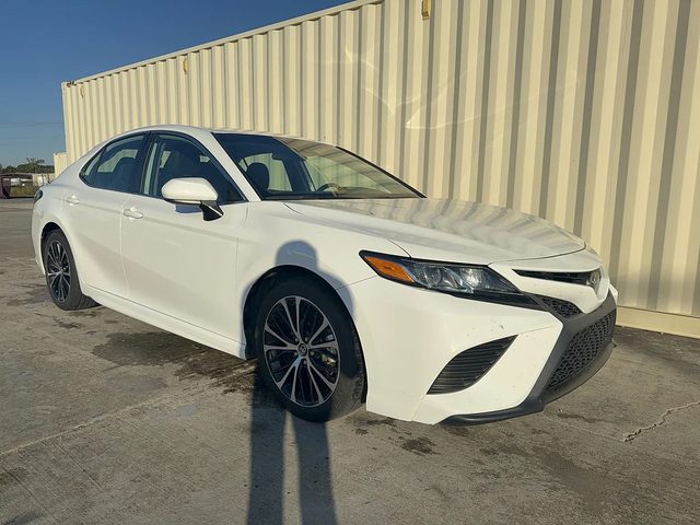 2019 Toyota Camry SE FWD photo