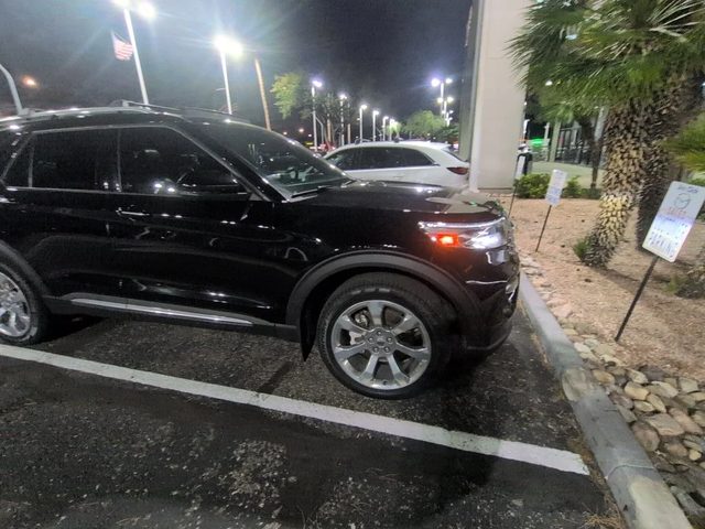 2020 Ford Explorer Platinum 4WD photo