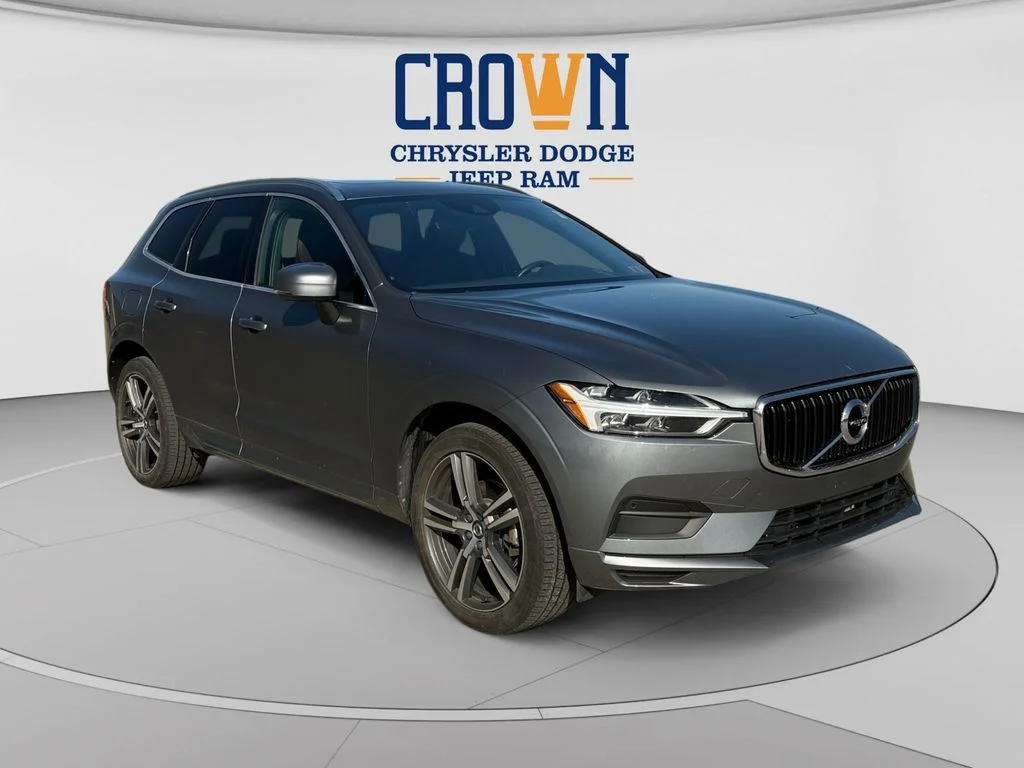 2020 Volvo XC60 Momentum AWD photo