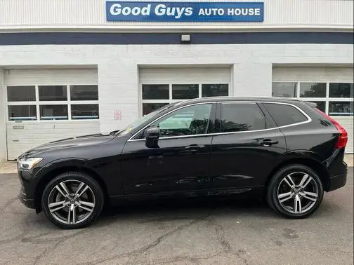 2020 Volvo XC60 Momentum AWD photo