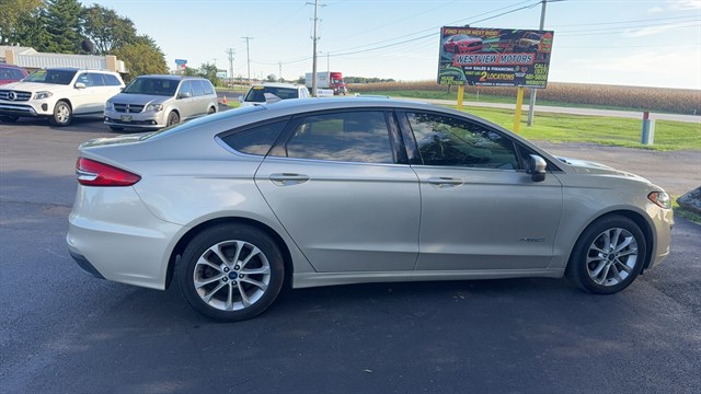 2019 Ford Fusion SE FWD photo