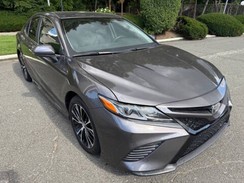 2019 Toyota Camry SE FWD photo