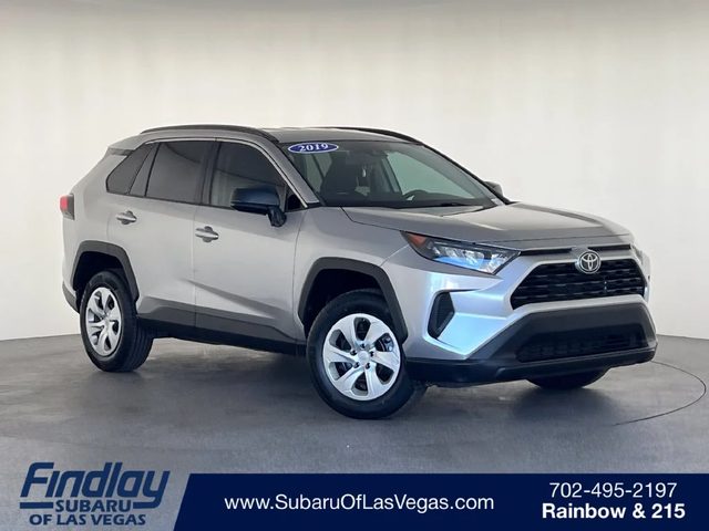 2019 Toyota RAV4 LE FWD photo