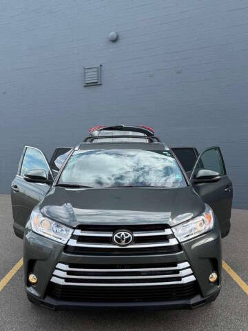 2019 Toyota Highlander XLE AWD photo
