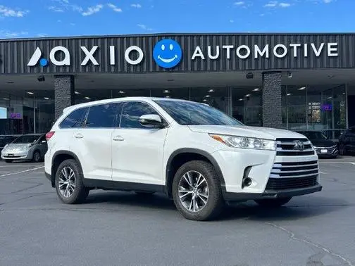2019 Toyota Highlander LE AWD photo