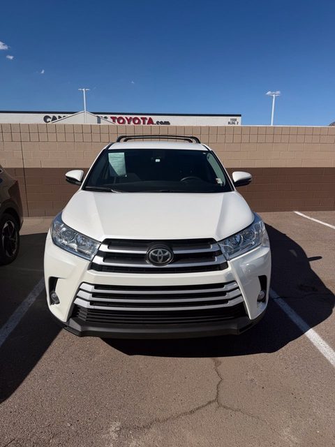 2019 Toyota Highlander LE Plus FWD photo
