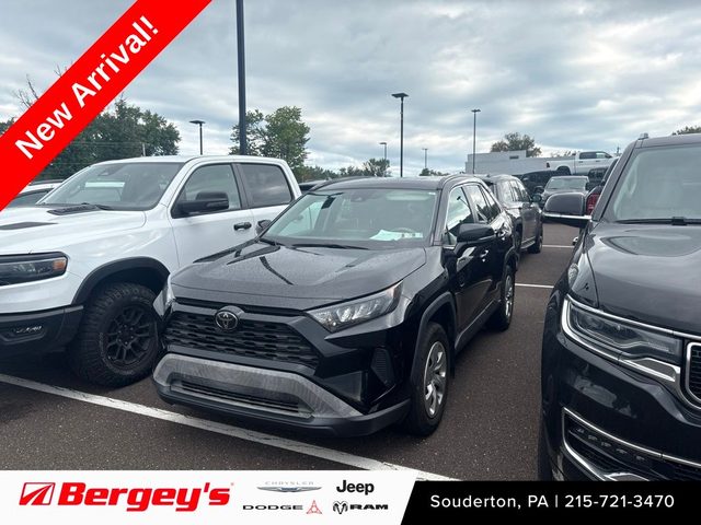 2019 Toyota RAV4 LE AWD photo