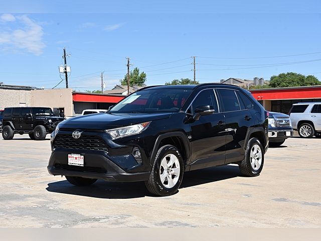 2019 Toyota RAV4 XLE FWD photo