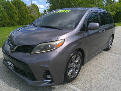 2018 Toyota Sienna SE FWD photo