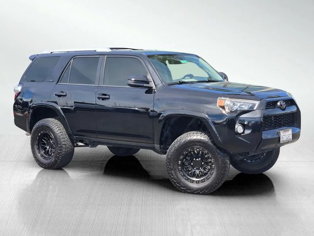 2018 Toyota 4Runner SR5 4WD photo
