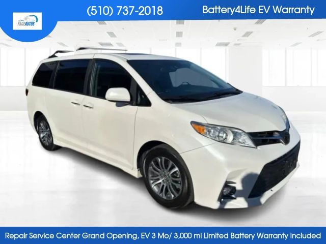 2019 Toyota Sienna XLE FWD photo