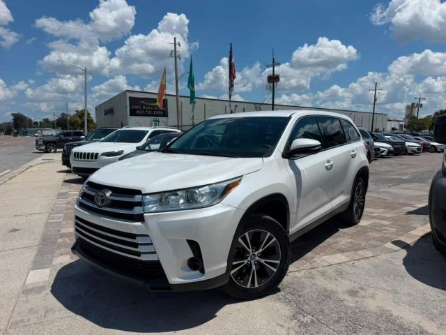 2019 Toyota Highlander LE FWD photo