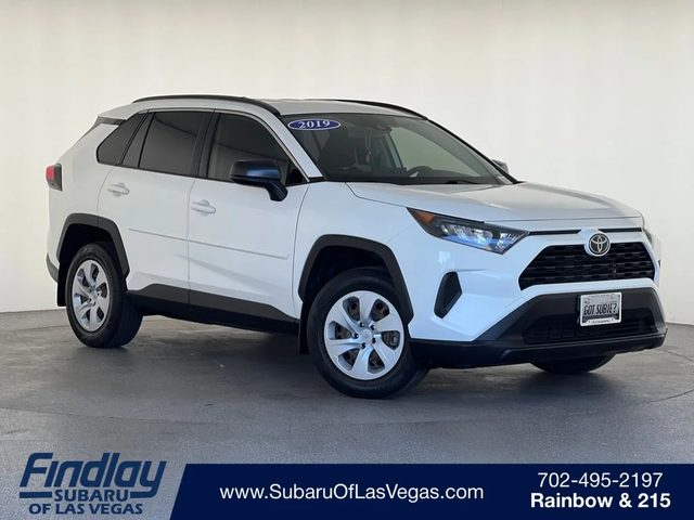 2019 Toyota RAV4 LE FWD photo