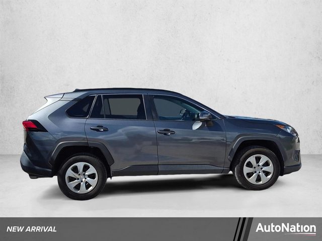 2019 Toyota RAV4 LE FWD photo