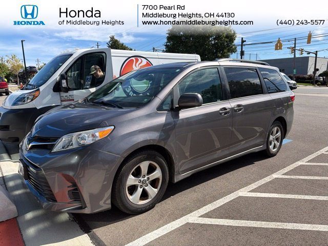 2018 Toyota Sienna LE FWD photo