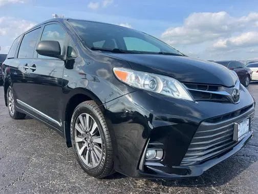 2020 Toyota Sienna XLE AWD photo