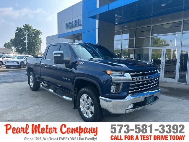 2020 Chevrolet Silverado 3500HD LTZ 4WD photo