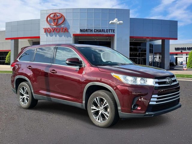 2019 Toyota Highlander LE FWD photo