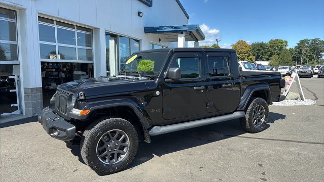 2020 Jeep Gladiator Overland 4WD photo
