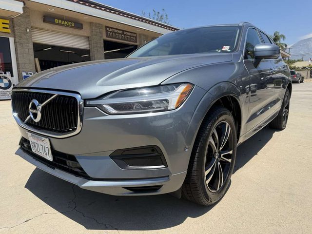 2019 Volvo XC60 Momentum AWD photo