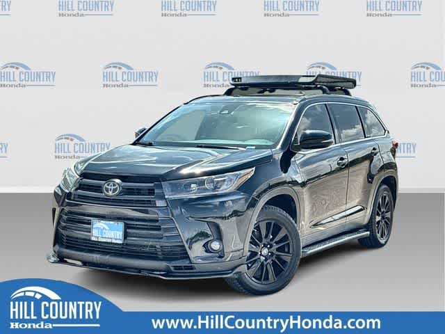 2019 Toyota Highlander SE FWD photo