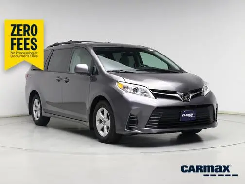 2020 Toyota Sienna LE FWD photo