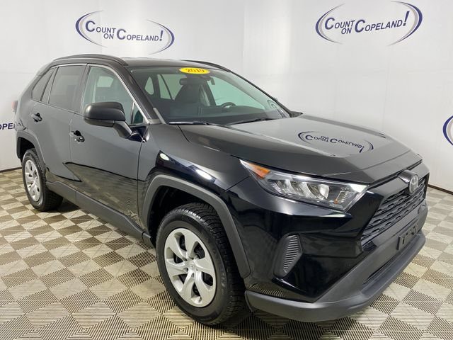 2019 Toyota RAV4 LE AWD photo