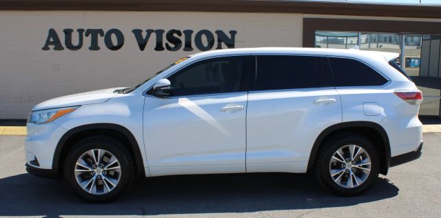 2015 Toyota Highlander LE Plus AWD photo