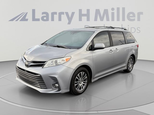 2018 Toyota Sienna XLE FWD photo