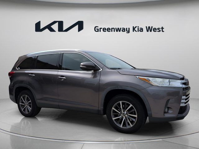 2019 Toyota Highlander XLE FWD photo