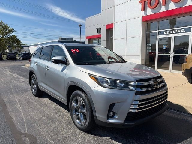 2019 Toyota Highlander Limited Platinum AWD photo