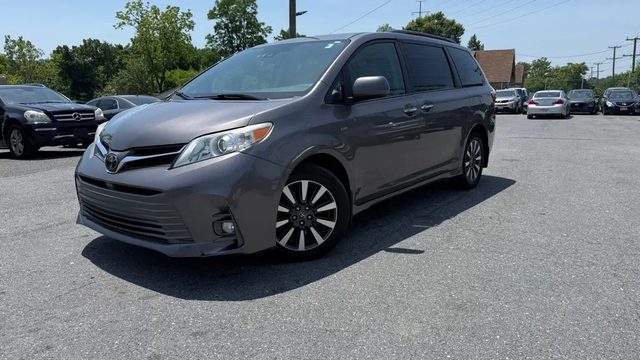 2020 Toyota Sienna XLE AWD photo