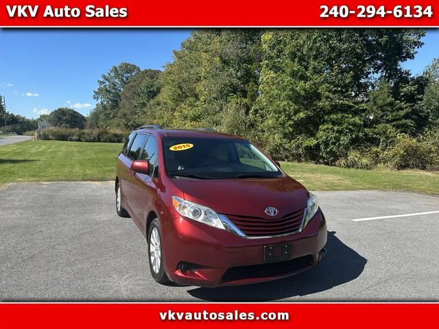 2015 Toyota Sienna LE AWD photo