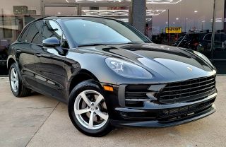 2020 Porsche Macan  AWD photo