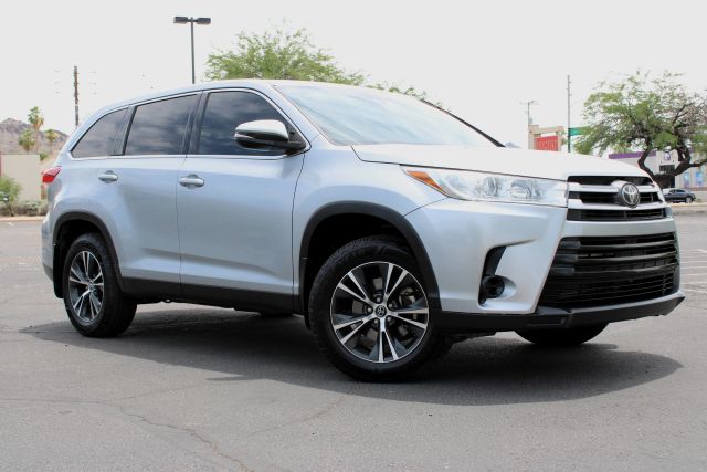 2019 Toyota Highlander LE AWD photo