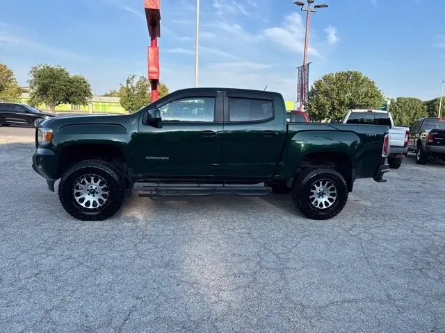2016 GMC Canyon 4WD SLE 4WD photo