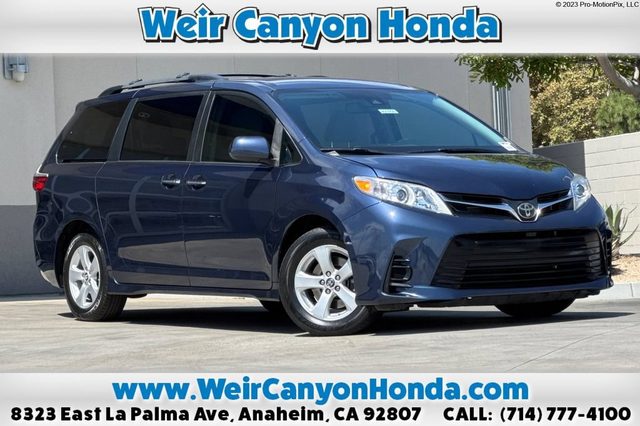 2020 Toyota Sienna LE FWD photo