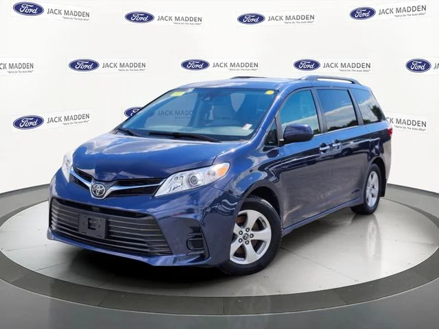 2020 Toyota Sienna LE FWD photo