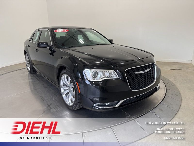 2019 Chrysler 300 Touring RWD photo