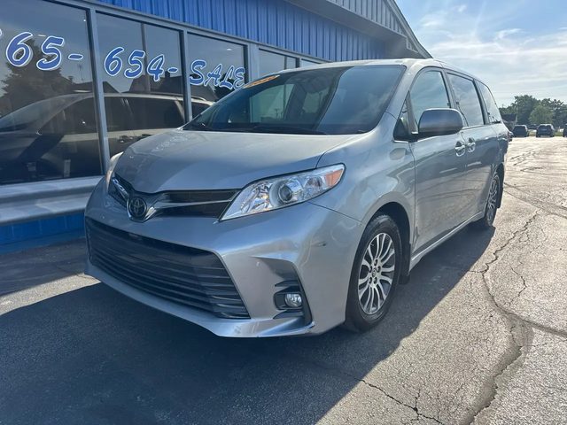 2020 Toyota Sienna XLE FWD photo