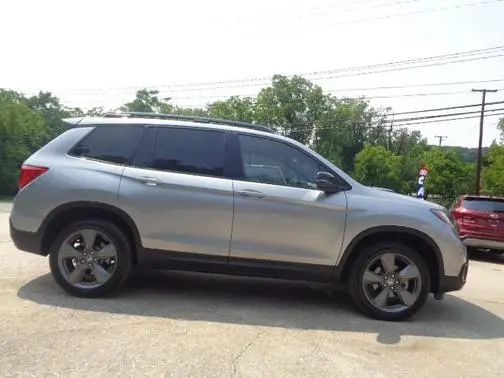 2019 Honda Passport Touring AWD photo