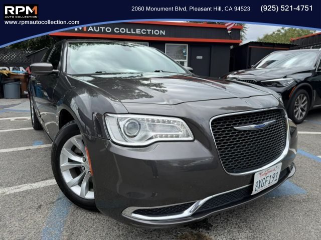 2019 Chrysler 300 Touring RWD photo