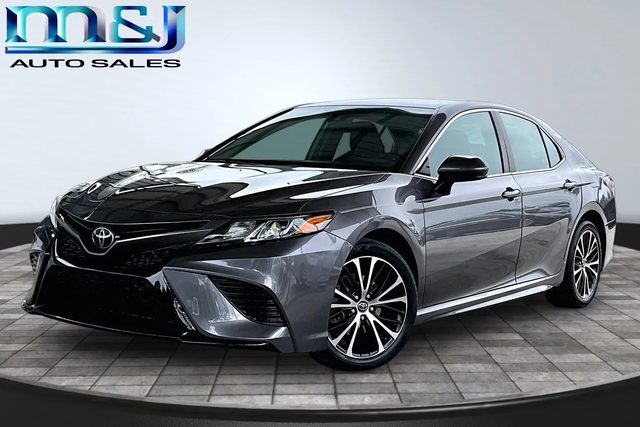 2020 Toyota Camry SE FWD photo