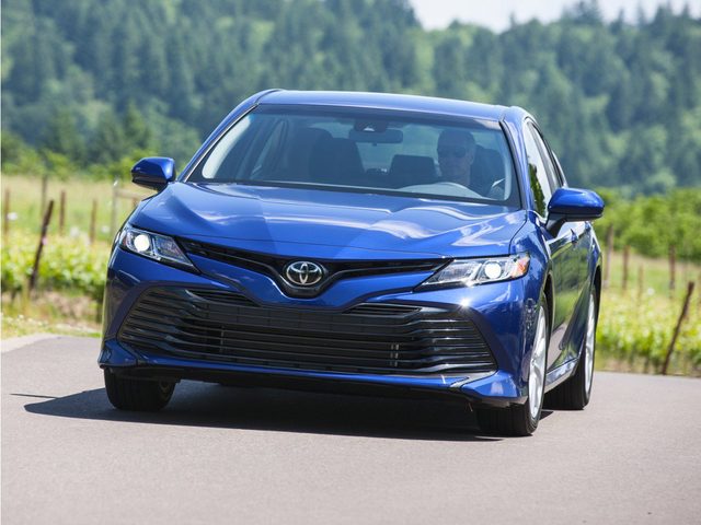 2020 Toyota Camry LE FWD photo